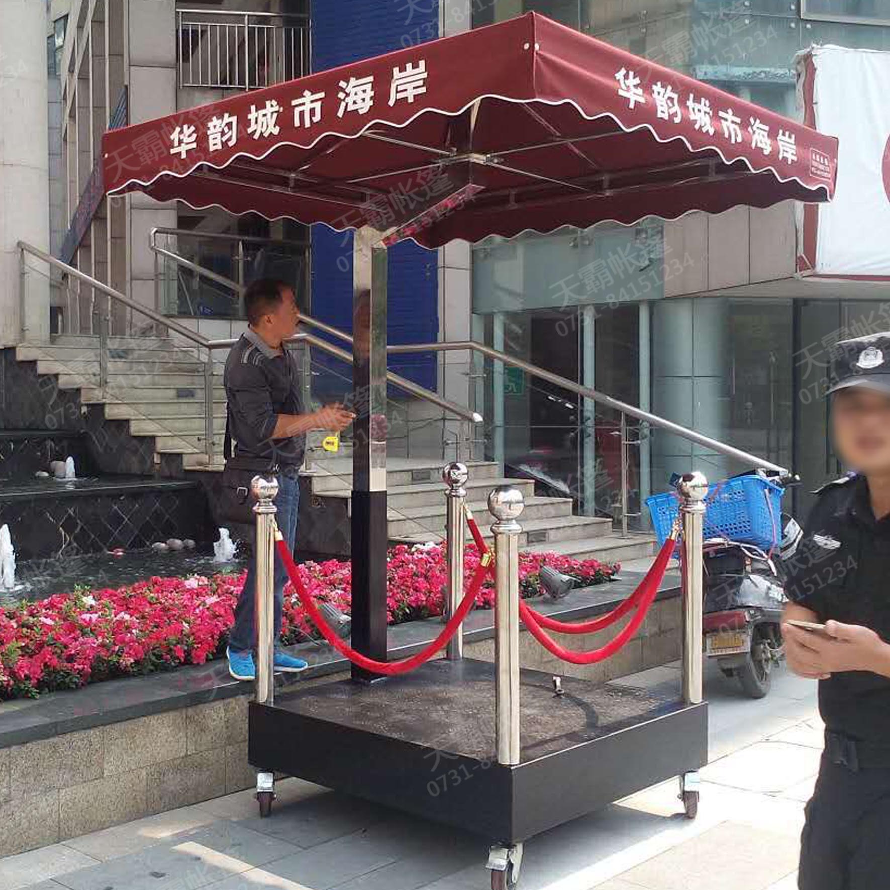 不銹鋼崗?fù)? /></li>
                      </ul>
                  </div>
              </div>
          </div>
          <!--效果end-->
          <script>
          $(function(){
			$(".carousel-navigation ul li").hover(function(){
				$(this).click();
			});  
		  })
          </script>
      </div>
      <div   id="00qqycs"   class="cpxqjne">
         <div   id="4kcuega"   class="cpxqbitao">不銹鋼崗?fù)?/div>
         <div   id="egywki8"   class="cpxxjs"><p><span style="color: rgb(51,153,102)"><strong>【品名】：</strong></span>不銹鋼崗?fù)?/p>
<div><span style="color: rgb(51,153,102)"><strong>【規(guī)格】：</strong></span>2*2米，2.5*2.5米，3*3米</div>
<div><span style="color: rgb(51,153,102)"><strong>【布料】：</strong></span>奧斯布，牛津布</div>
<div><span style="color: rgb(51,153,102)"><strong>【骨架】：</strong></span>不銹鋼</div>
<div><span style="color: rgb(51,153,102)"><strong>【顏色】：</strong></span>顏色可以定制</div>
<div><span style="color: rgb(51,153,102)"><strong>【優(yōu)點(diǎn)】：</strong></span>1、廣告效果好。2、抗風(fēng)能力強(qiáng)。4、廣告時(shí)間長(zhǎng)。5、遮陽遮雨</div></div>
        <div   id="ssqkgos"   class="khtuij">
           <div   id="o80yaga"   class="tmyezy">他們也在用天霸帳篷：
           		<div><p>  萬科城   興開鋪商業(yè)街   興維物業(yè)   中南大學(xué)鐵道學(xué)院   華韻城市海岸   建發(fā)房產(chǎn)</p></div>
           </div>
        </div>
         <div   id="wqm00oc"   class="dgtell"><span id="q02w0w0"    class="dgtpei"><img src="http://m.99cjw.com/images/contact_12.jpg" width="174" height="42" alt=""></span><span id="ey08g8s"    class="dianh">訂購(gòu)熱線：0731-8415 1234</span></div>
      </div>
</div>
   <div   id="eik8cww"   class="clear"></div>
   <div   id="qgquq0s"   class="cpxqbit"><img src="http://m.99cjw.com/images/show_06.jpg" width="181" height="49" alt=""></div>
   <div   id="280w0gs"   class="cpshow">
   		<p style="text-align: center"><img border="0" alt="" src="http://www.tbzp.cn/shop/pics/20180312/201803121520841305343.jpg" width="700" /><img border="0" alt="" src="http://www.tbzp.cn/shop/pics/20180312/201803121520841314517.jpg" width="700" /></p>
<p style="text-align: center"><img border="0" alt="" src="http://www.tbzp.cn/shop/pics/20180312/201803121520841352783.jpg" height="200" /><img border="0" alt="" src="http://www.tbzp.cn/shop/pics/20181012/201810121539309663047.jpg" height="200" /><img border="0" alt="" src="http://www.tbzp.cn/shop/pics/20180312/201803121520841408670.jpg" width="700" /><img border="0" alt="" src="http://www.tbzp.cn/shop/pics/20180312/201803121520841367328.jpg" width="700" /><img border="0" alt="" src="http://www.tbzp.cn/shop/pics/20180312/201803121520841374585.jpg" width="700" /><img border="0" alt="" src="http://www.tbzp.cn/shop/pics/20180312/201803121520841383061.jpg" width="700" /><img border="0" alt="" src="http://www.tbzp.cn/shop/pics/20180312/201803121520841389861.jpg" width="700" /><img border="0" alt="" src="http://www.tbzp.cn/shop/pics/20180410/201804101523330633480.jpg" width="700" /><img border="0" alt="" src="http://www.tbzp.cn/shop/pics/20180312/201803121520841421350.jpg" width="700" /> </p>
   </div>
   <div   id="suaqckg"   class="cpxqbit"><img src="http://m.99cjw.com/images/show_28.jpg" width="166" height="49" alt=""></div>
   <div   id="gs80cwk"   class="cpzhansone">  
      <div   id="yiai0qs"   class="dpzhsn connected-carousels">
      	  <a href="#" class="carousel-prev"></a>
          <a href="#" class="carousel-next"></a>
          <div   id="4ykuygg"   class="carousel myjcarousel">
               <ul>
                <li><a href="http://m.99cjw.com/gtybs/273.html" target=