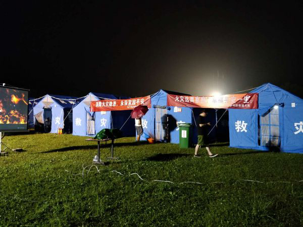 宜賓長寧地震24小時后,震中雙河鎮(zhèn)帳篷短缺