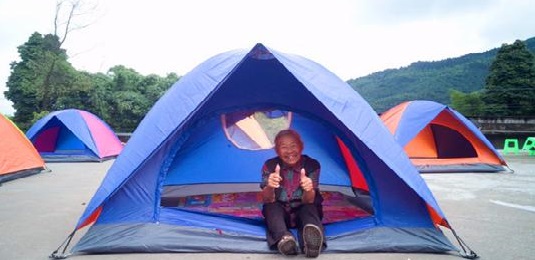 露營帳篷，是他們的臨時港灣